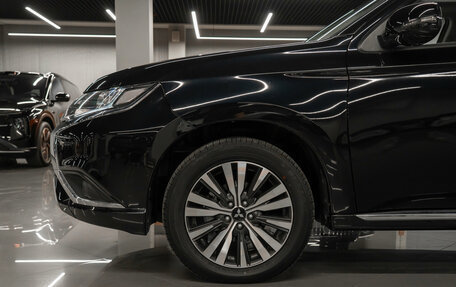 Mitsubishi Outlander III рестайлинг 3, 2022 год, 3 150 000 рублей, 23 фотография