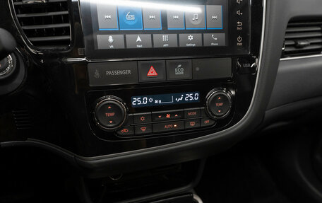 Mitsubishi Outlander III рестайлинг 3, 2022 год, 3 150 000 рублей, 21 фотография