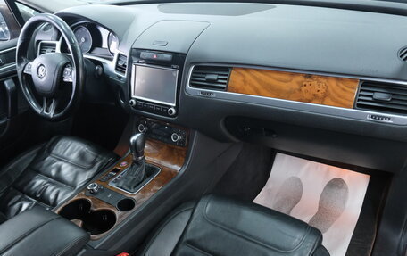 Volkswagen Touareg III, 2013 год, 2 059 000 рублей, 24 фотография