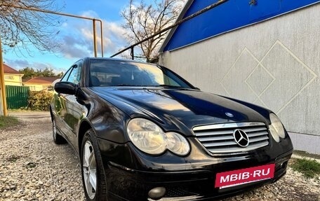 Mercedes-Benz C-Класс, 2004 год, 555 000 рублей, 3 фотография