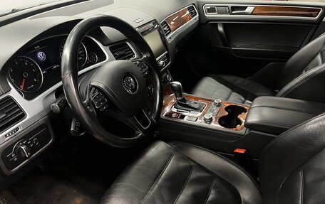 Volkswagen Touareg III, 2011 год, 1 965 000 рублей, 8 фотография