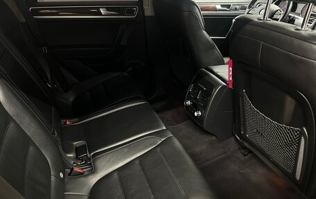 Volkswagen Touareg III, 2011 год, 1 965 000 рублей, 10 фотография