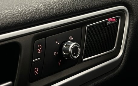 Volkswagen Touareg III, 2011 год, 1 965 000 рублей, 16 фотография