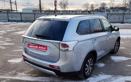 Mitsubishi Outlander III рестайлинг 3, 2014 год, 1 899 000 рублей, 4 фотография