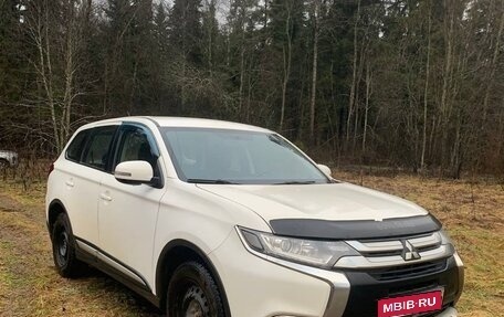 Mitsubishi Outlander III рестайлинг 3, 2015 год, 1 580 000 рублей, 2 фотография