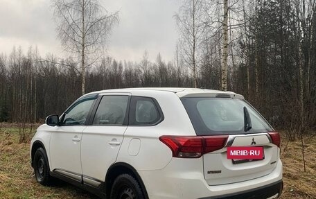 Mitsubishi Outlander III рестайлинг 3, 2015 год, 1 580 000 рублей, 5 фотография