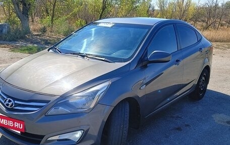 Hyundai Solaris II рестайлинг, 2014 год, 870 000 рублей, 2 фотография