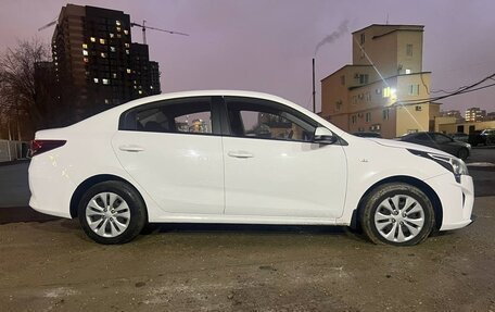 KIA Rio IV, 2021 год, 899 000 рублей, 5 фотография