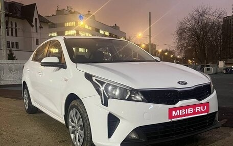 KIA Rio IV, 2021 год, 899 000 рублей, 2 фотография