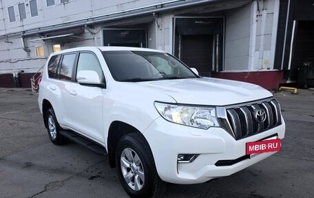 Toyota Land Cruiser Prado 150 рестайлинг 2, 2021 год, 4 600 000 рублей, 2 фотография