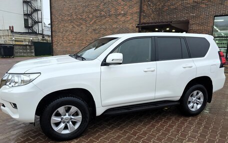 Toyota Land Cruiser Prado 150 рестайлинг 2, 2021 год, 4 600 000 рублей, 21 фотография