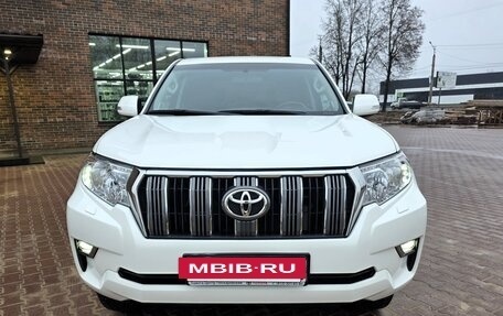 Toyota Land Cruiser Prado 150 рестайлинг 2, 2021 год, 4 600 000 рублей, 13 фотография