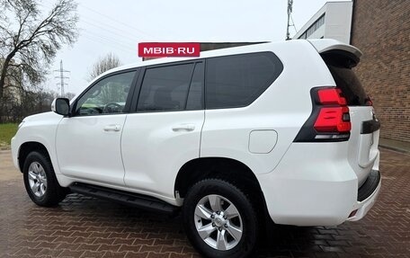 Toyota Land Cruiser Prado 150 рестайлинг 2, 2021 год, 4 600 000 рублей, 18 фотография