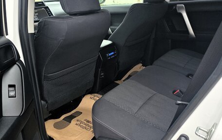 Toyota Land Cruiser Prado 150 рестайлинг 2, 2021 год, 4 600 000 рублей, 32 фотография