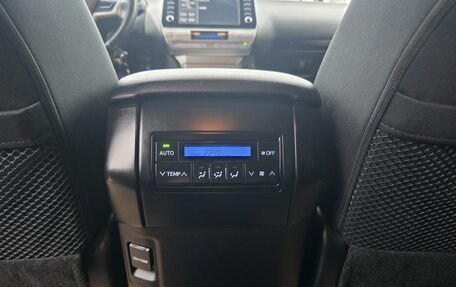 Toyota Land Cruiser Prado 150 рестайлинг 2, 2021 год, 4 600 000 рублей, 33 фотография