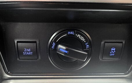 Toyota Land Cruiser Prado 150 рестайлинг 2, 2021 год, 4 600 000 рублей, 38 фотография