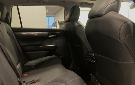 Toyota Highlander, 2025 год, 6 100 000 рублей, 16 фотография