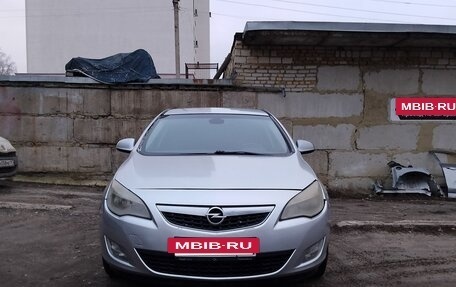 Opel Astra J, 2010 год, 570 000 рублей, 2 фотография