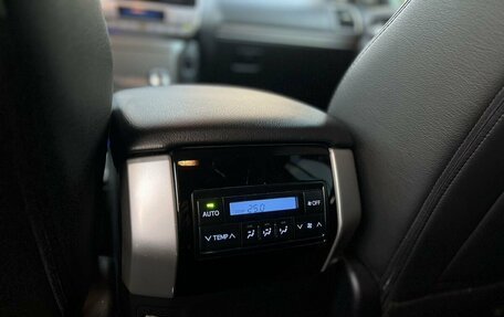 Toyota Land Cruiser Prado 150 рестайлинг 2, 2018 год, 4 950 000 рублей, 21 фотография