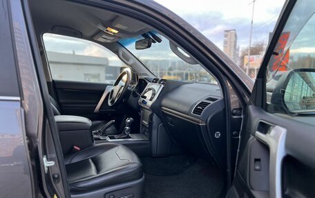 Toyota Land Cruiser Prado 150 рестайлинг 2, 2018 год, 4 950 000 рублей, 22 фотография