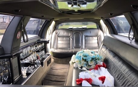 Lincoln Town Car III рестайлинг, 2001 год, 550 000 рублей, 7 фотография