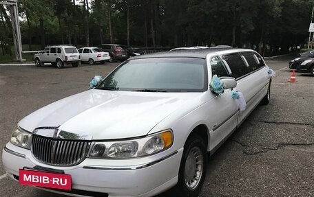 Lincoln Town Car III рестайлинг, 2001 год, 550 000 рублей, 3 фотография