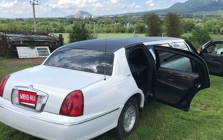 Lincoln Town Car III рестайлинг, 2001 год, 550 000 рублей, 5 фотография