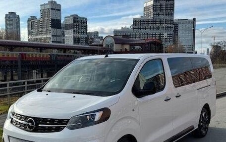 Opel Zafira Life I, 2022 год, 3 850 000 рублей, 2 фотография