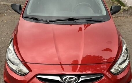 Hyundai Solaris II рестайлинг, 2011 год, 800 000 рублей, 1 фотография