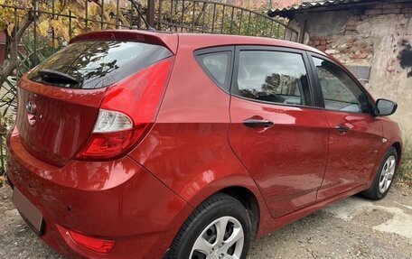 Hyundai Solaris II рестайлинг, 2011 год, 800 000 рублей, 3 фотография