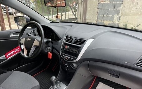 Hyundai Solaris II рестайлинг, 2011 год, 800 000 рублей, 8 фотография