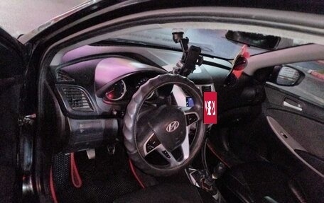 Hyundai Solaris II рестайлинг, 2012 год, 370 000 рублей, 4 фотография