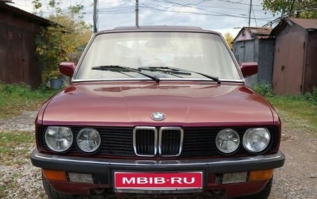 BMW 5 серия, 1983 год, 1 300 000 рублей, 1 фотография