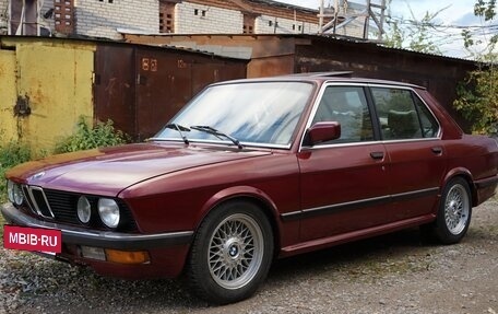 BMW 5 серия, 1983 год, 1 300 000 рублей, 2 фотография