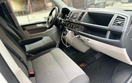 Volkswagen Transporter T6 рестайлинг, 2018 год, 2 950 000 рублей, 16 фотография