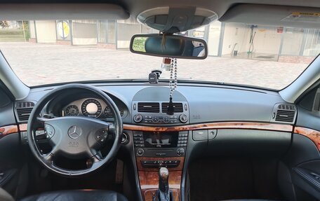 Mercedes-Benz E-Класс, 2005 год, 899 000 рублей, 13 фотография