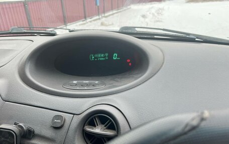 Toyota Vitz, 2001 год, 410 000 рублей, 4 фотография