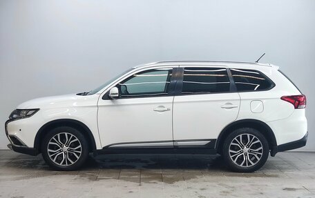 Mitsubishi Outlander III рестайлинг 3, 2016 год, 1 790 000 рублей, 8 фотография