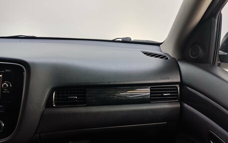 Mitsubishi Outlander III рестайлинг 3, 2016 год, 1 790 000 рублей, 10 фотография