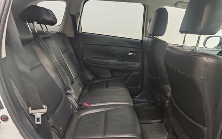 Mitsubishi Outlander III рестайлинг 3, 2016 год, 1 790 000 рублей, 15 фотография