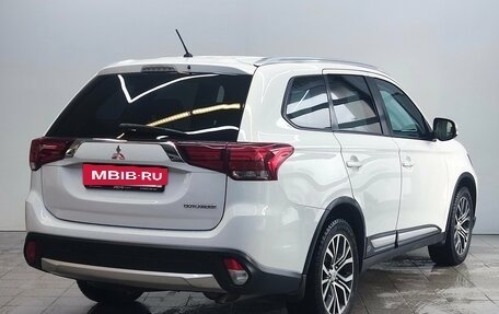 Mitsubishi Outlander III рестайлинг 3, 2016 год, 1 790 000 рублей, 5 фотография