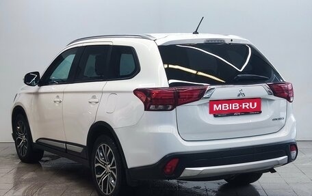 Mitsubishi Outlander III рестайлинг 3, 2016 год, 1 790 000 рублей, 7 фотография