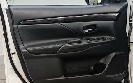 Mitsubishi Outlander III рестайлинг 3, 2016 год, 1 790 000 рублей, 16 фотография