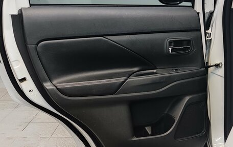 Mitsubishi Outlander III рестайлинг 3, 2016 год, 1 790 000 рублей, 18 фотография