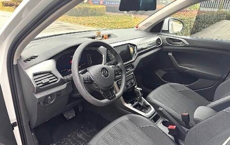 Volkswagen T-Cross I, 2022 год, 1 800 000 рублей, 3 фотография