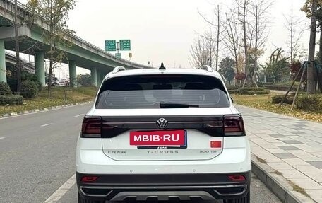 Volkswagen T-Cross I, 2022 год, 1 800 000 рублей, 9 фотография