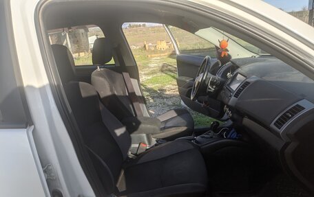 Mitsubishi Outlander III рестайлинг 3, 2012 год, 900 000 рублей, 15 фотография