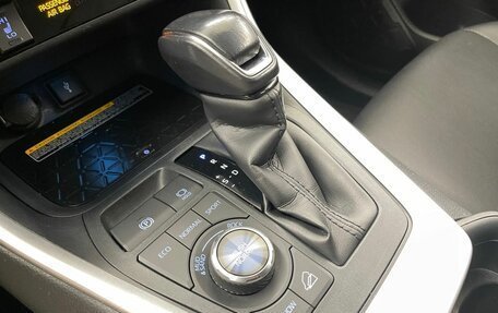 Toyota RAV4, 2021 год, 3 799 000 рублей, 17 фотография