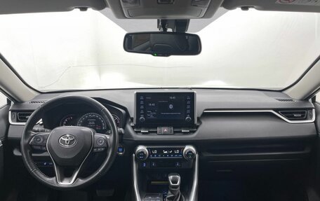 Toyota RAV4, 2021 год, 3 799 000 рублей, 22 фотография