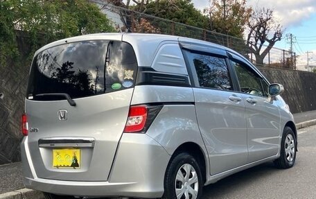 Honda Freed I, 2014 год, 900 000 рублей, 3 фотография